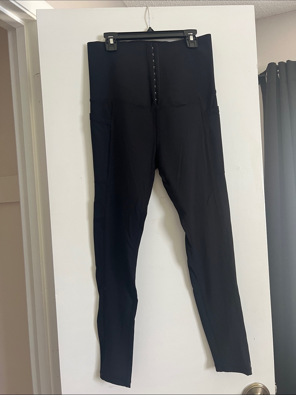 Shapewear High-Waist Black Leggings with Hook Front